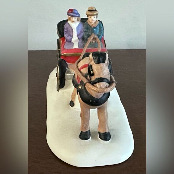 Christmas Valley Horse & Carriage Figurine Vintage 1995 Holiday Village Display - Picture 3 of 4